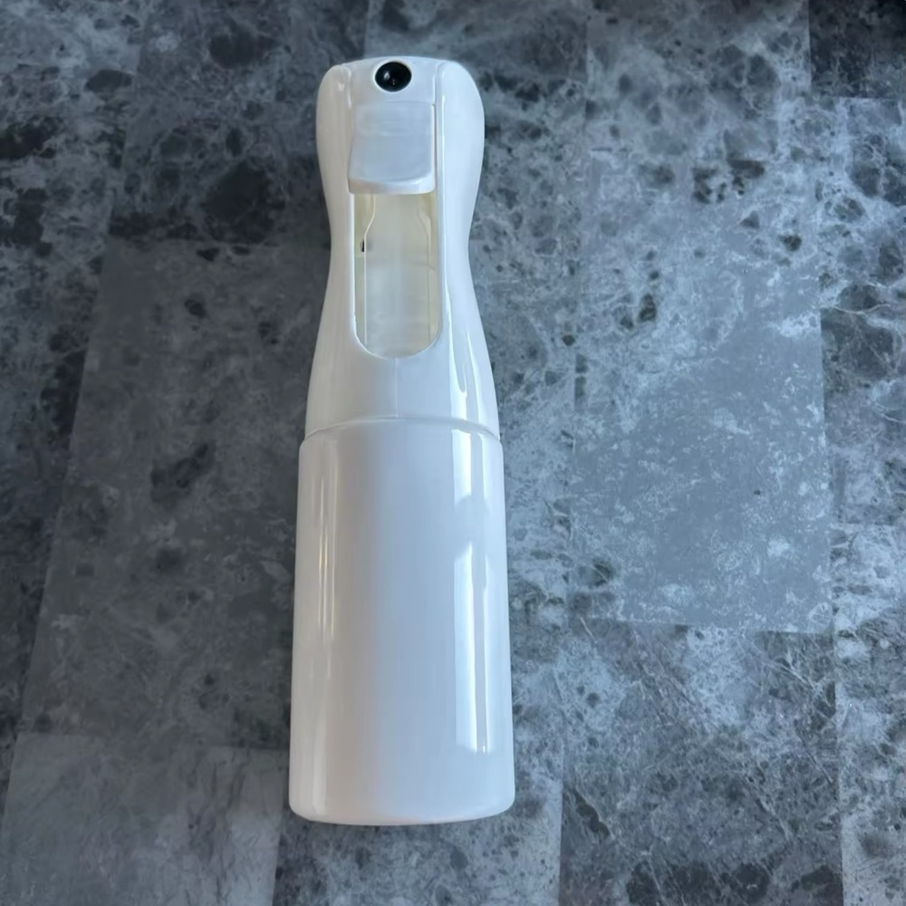 Black or white 200ml continuous spray bottle.